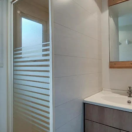 Gorgeous Stacaravan In Campeggio