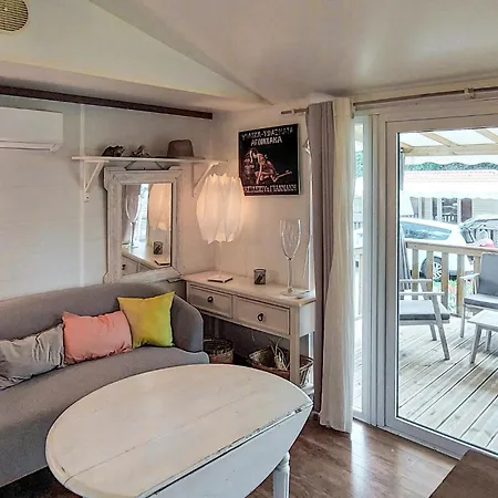 Gorgeous Stacaravan In