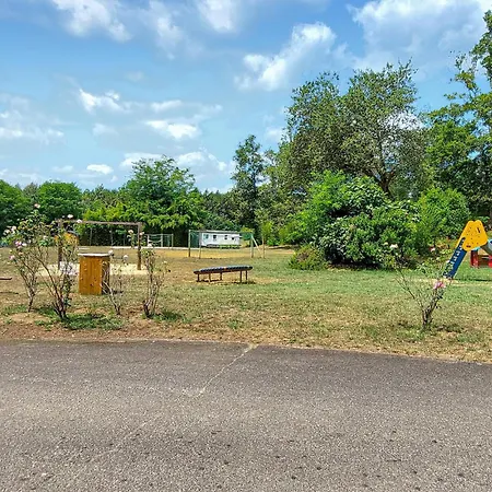 Gorgeous Stacaravan In Campeggio 3*