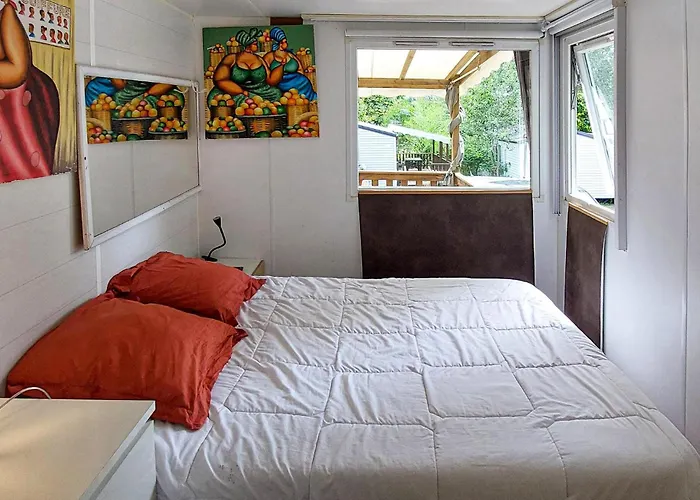 Gorgeous Stacaravan In אתר קמפינג 3*