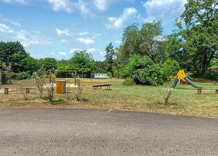 Gorgeous Stacaravan In אתר קמפינג 3*